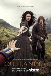 Outlander Season two - Claire is in period appropriate cotsume holding a kniife at a red sleeve of a British soldier and Jamie is behind her ready to fight