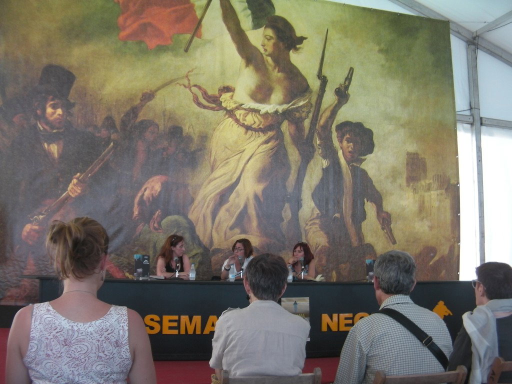 A presentation of Spanish author Carmen Moreno's novel Una última cuestión, with Marta Menéndez (left) and Elia Barceló (right) in the central tent
