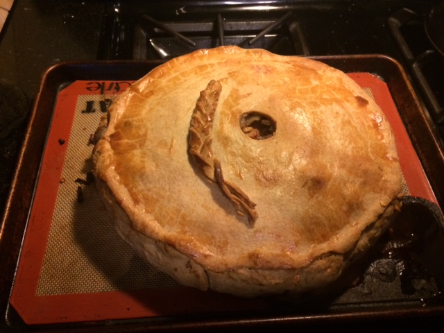 LOOK HOW PRETTY - golden brown pie with beautiful braid