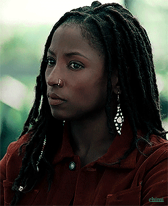 Rutina, giving epic side eye