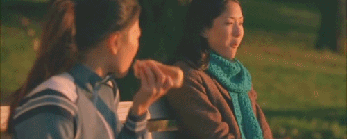 Viv & Wil eating hot dogs