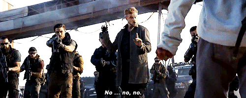 Little Dafne walking toward some guy saying no no with her claws out