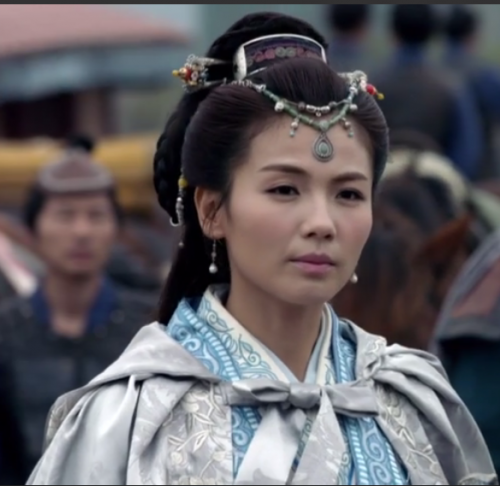 Princess Nihuang in her casual wear - a blue and silver robe.