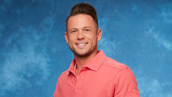 A still picture of Lee. His hair is really big.