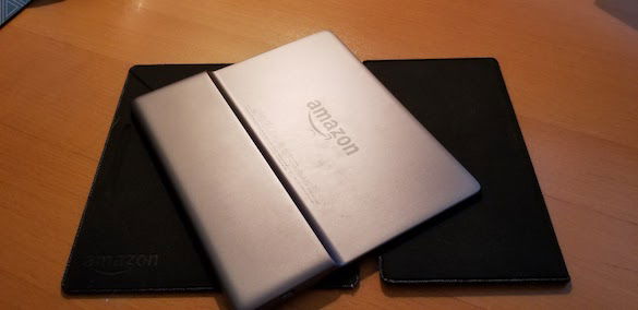 The ridge down the right third of the Kindle oasis as seen from the back