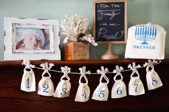 Clothesline of 8 bags for hanukkah