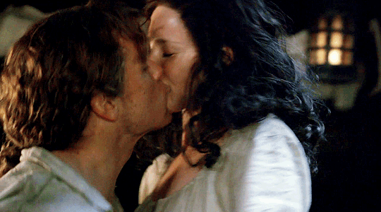A drunk Claire and sober Jamie making out.