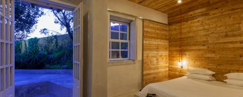 room with access to garden