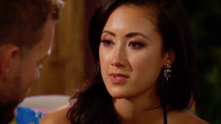 Sydney talks to Colton.