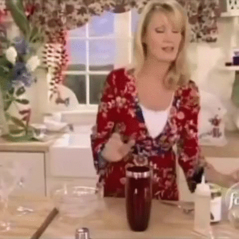 Sandra Lee pours alcohol into a tumbler