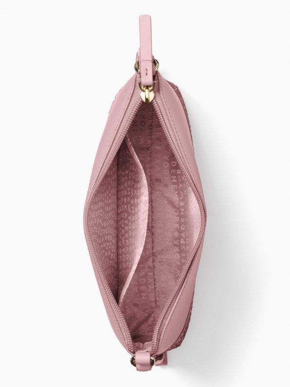 Overhead view of the open bag looking a lot like a vulva 