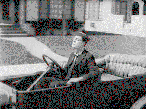 Buster KEaton's car falls completely and suddenly apart