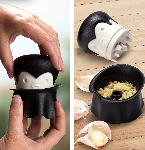 Two photos, one of a white person's hands demonstrating how to use the gracula, and another photograph of the two pieces separated showing the crushed garlic beneath the head 