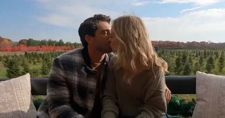 Joey and Daisy kiss.