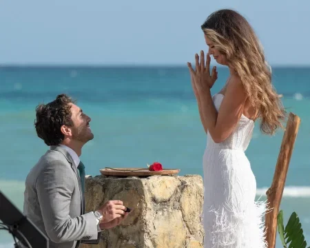 Joey proposes to Kelsey