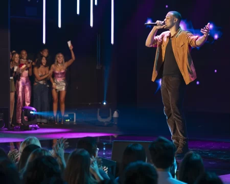 Grant sings to the ladies