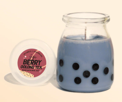 A 4oz candle that looks like boba tea