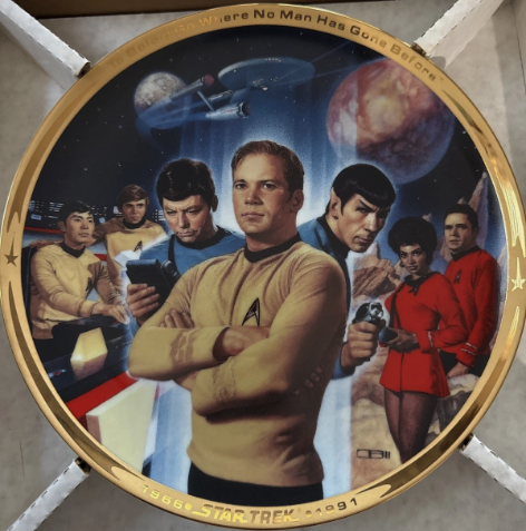 Star Trek 25th anniversary commemorative plate with the full cast including Uhura